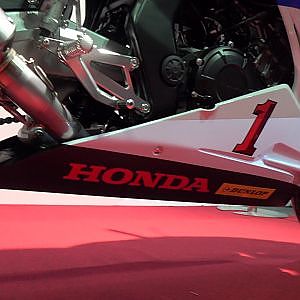 (4K)HONDA HRC CBR250RR 2017 ホンダ・CBR250RRレースベース車(市販予定車) - 大阪モーターサイクルショー2017